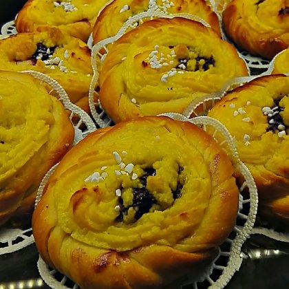 Smalkmaizīte ar ķiršu ievārījumu un krējuma krēmu