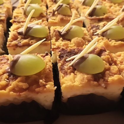 Biezpiena plātsmaize ar rabarberiem