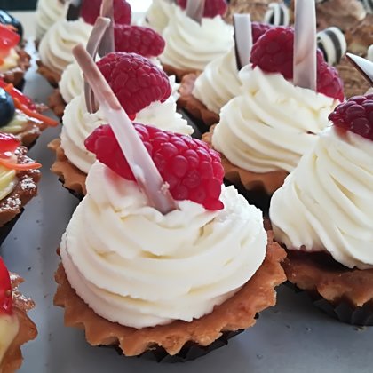 Smilšu mīklas groziņš arsvaigā siera krēmu un piparkūku pildījumu