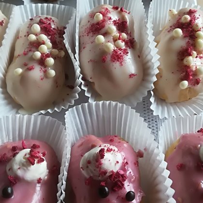 Svaigā siera eklērs ar krējuma šokolādes glazūru