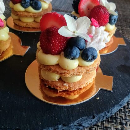 Riekstu cepuma ciparkūka ar vārīto krēmu