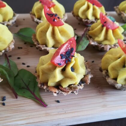 Sēklu groziņš ar zirņu humusu