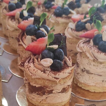 Riekstu-karameļu smilšu kūka