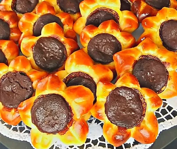 Smalkmaizīte ar vārīto krēmu un šokolādi